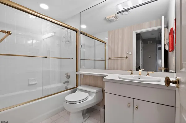 $1,275,000 | 217 North Argyle Avenue, Margate City, NJ 08402