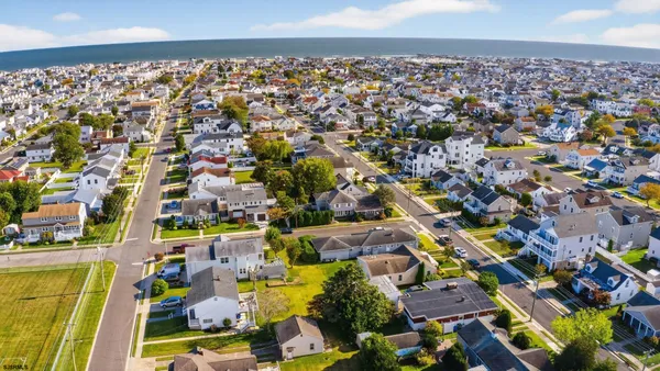 $1,275,000 | 217 North Argyle Avenue, Margate City, NJ 08402