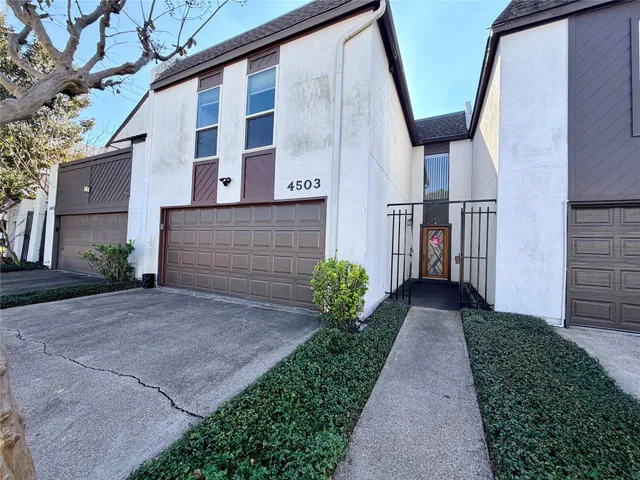 a view of a back yard of the house