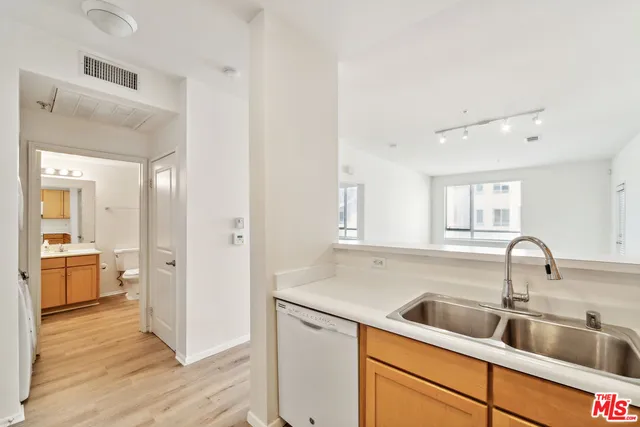 $4,750 | 6400 Crescent Park East, Unit 217, Playa Vista, CA 90094