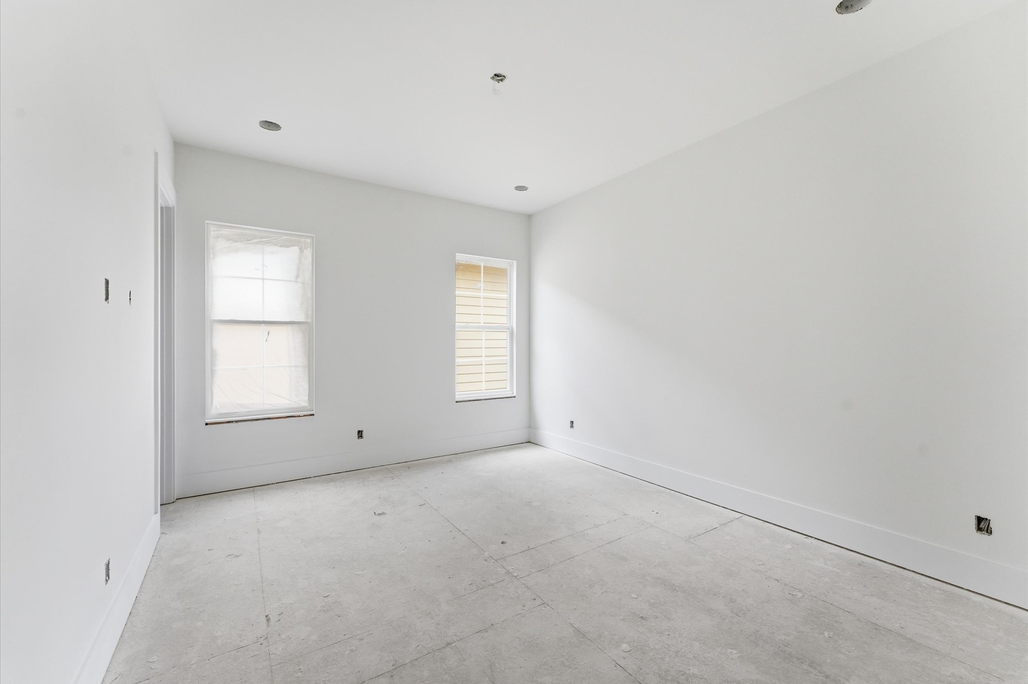 609 East 25th Street Houston, TX 77008 - Photo 18 of 42 Secondary upstairs bedroom.