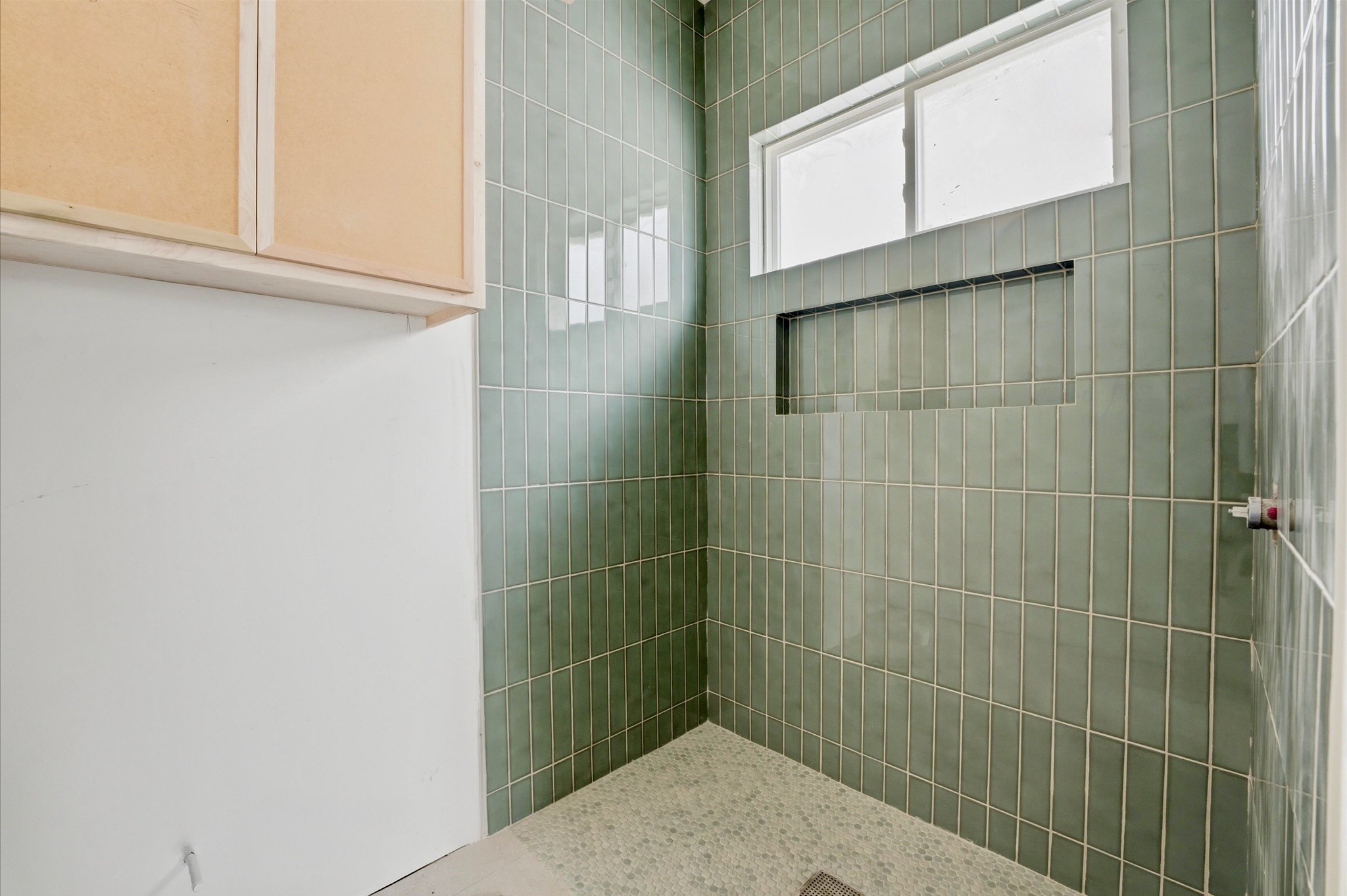 609 East 25th Street Houston, TX 77008 - Photo 26 of 42 Large shower for the fourth bathroom.