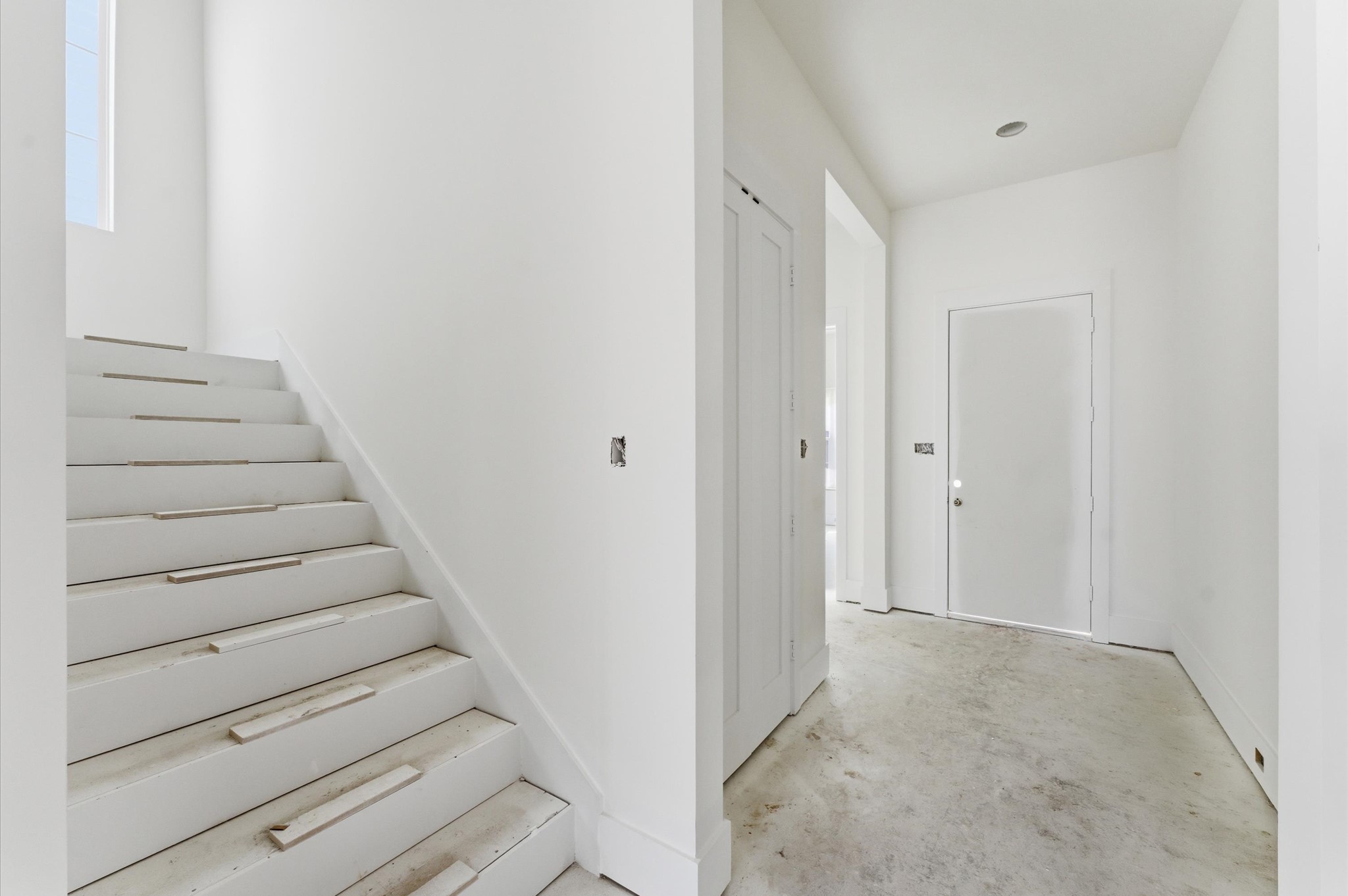 609 East 25th Street Houston, TX 77008 - Photo 33 of 42 View of the front door and the future elevator or storage closet.
