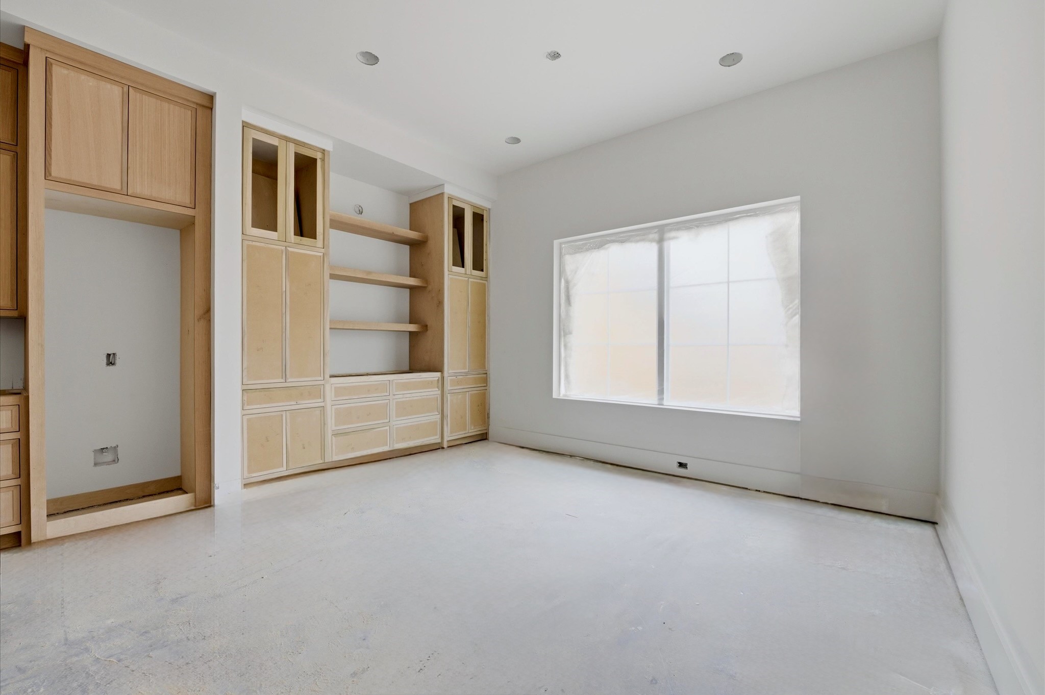 609 East 25th Street Houston, TX 77008 - Photo 5 of 42 The built-in custom cabinetry offers convenient storage for the dining area.