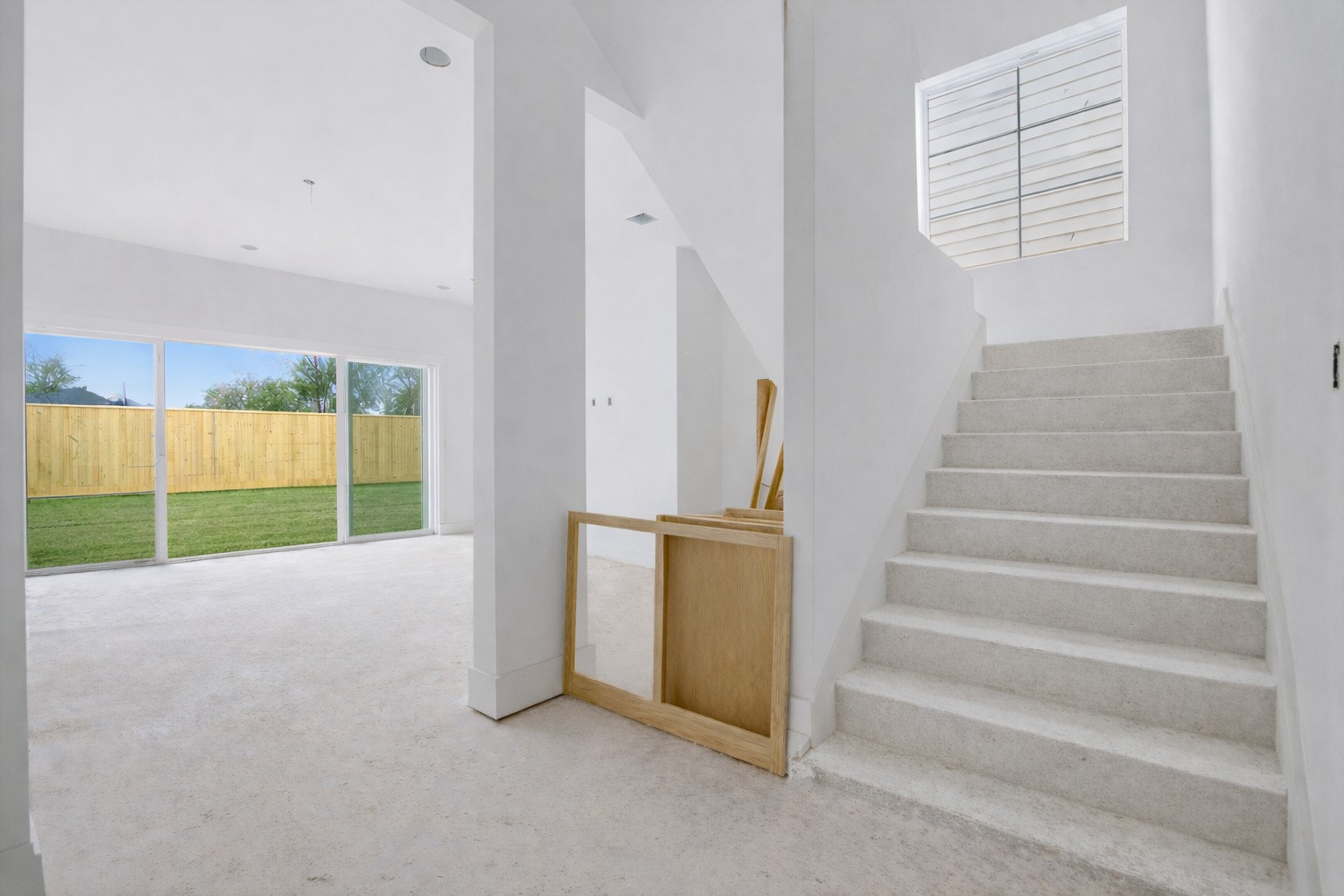 609 East 25th Street Houston, TX 77008 - Photo 7 of 42 Living area with large sliding glass doors leads to the covered patio.