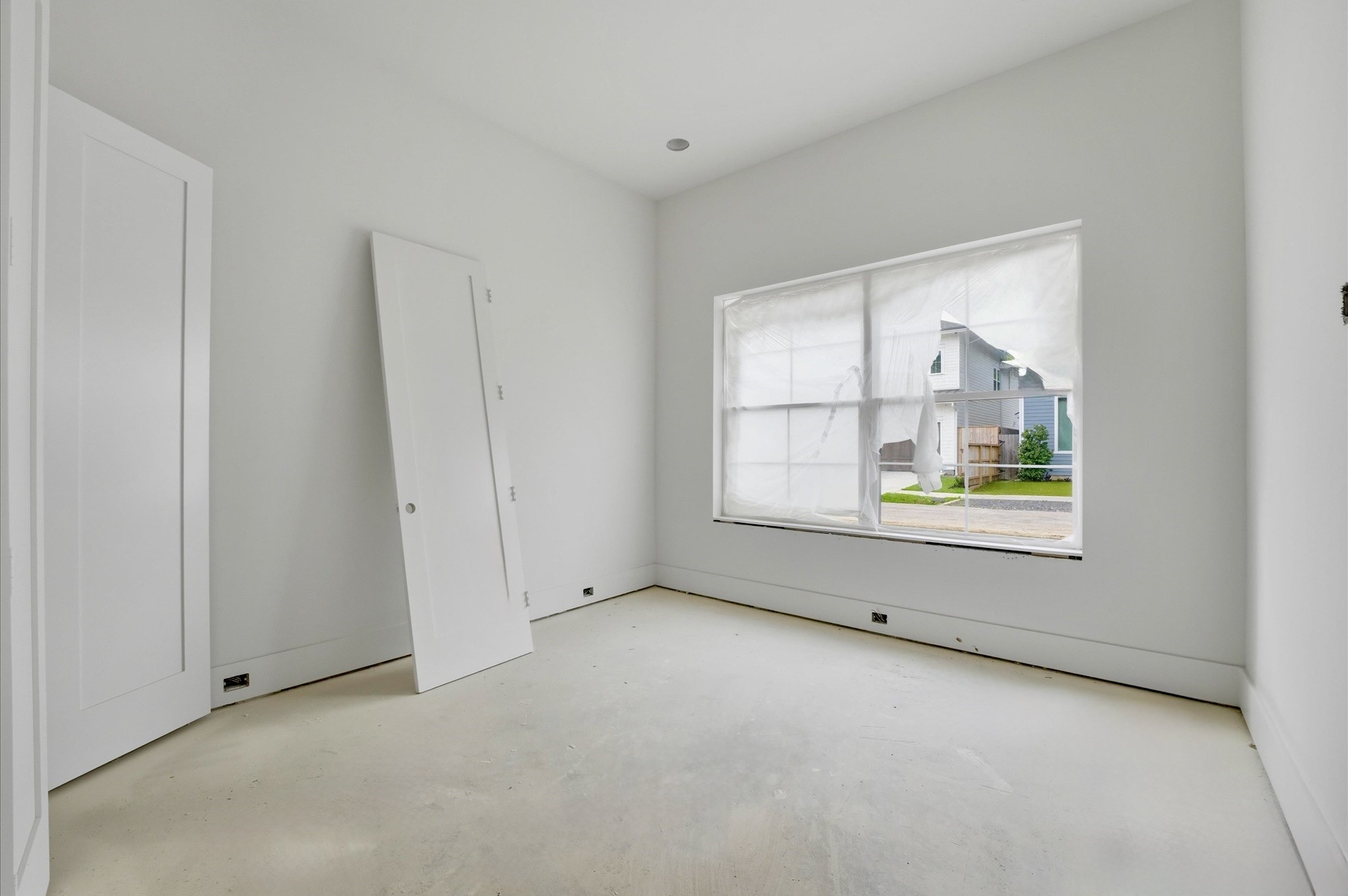 609 East 25th Street Houston, TX 77008 - Photo 8 of 42 Guest suite or optional study on the first floor.