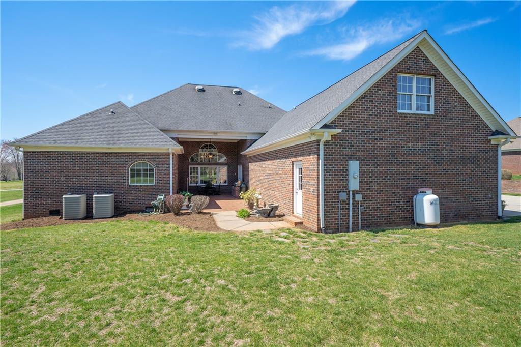 1176 James Farm Road Hickory, NC 28602 - Photo 3 of 46 Gallery Image 3