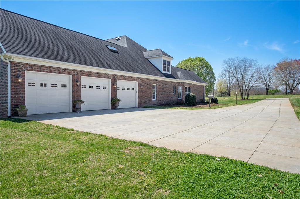 1176 James Farm Road Hickory, NC 28602 - Photo 5 of 46 Gallery Image 5