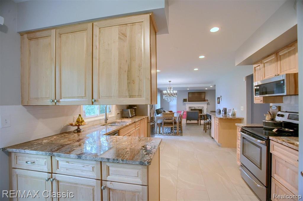 7415 Wing Lake Road Bloomfield Hills, MI 48301 - Photo 9 of 30