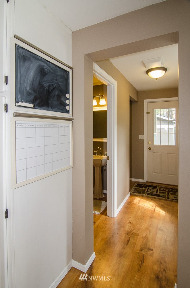 4074 Deer Lake Road Clinton, WA 98236 - Photo 12 of 21 Gallery Image 12