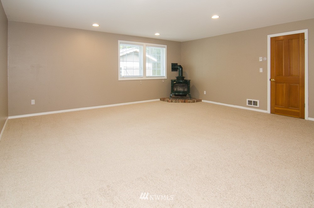 4074 Deer Lake Road Clinton, WA 98236 - Photo 15 of 21 Gallery Image 15