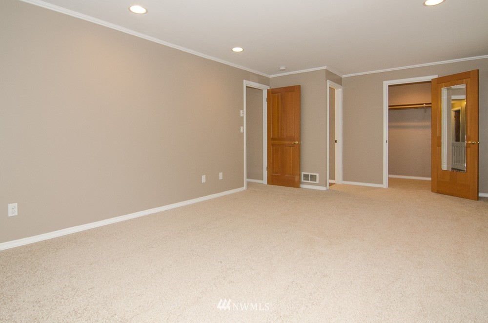 4074 Deer Lake Road Clinton, WA 98236 - Photo 16 of 21 Gallery Image 16
