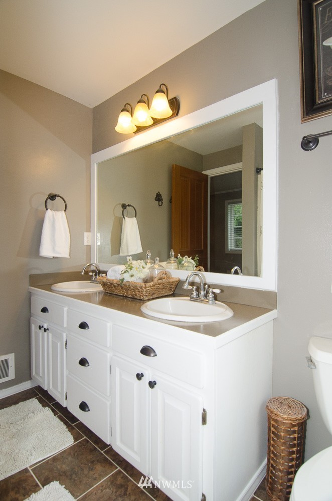 4074 Deer Lake Road Clinton, WA 98236 - Photo 17 of 21 Gallery Image 17