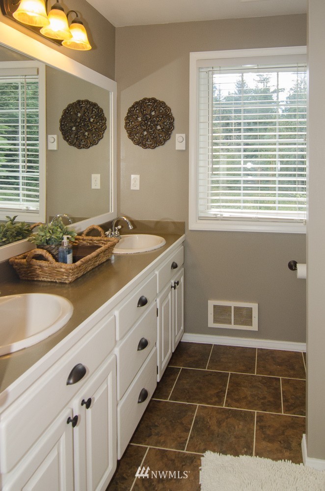 4074 Deer Lake Road Clinton, WA 98236 - Photo 18 of 21 Gallery Image 18