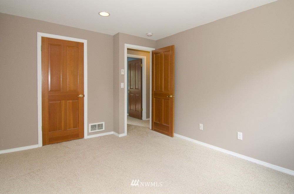 4074 Deer Lake Road Clinton, WA 98236 - Photo 19 of 21 Gallery Image 19