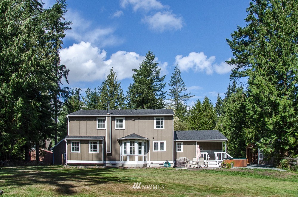 4074 Deer Lake Road Clinton, WA 98236 - Photo 3 of 21 Gallery Image 3