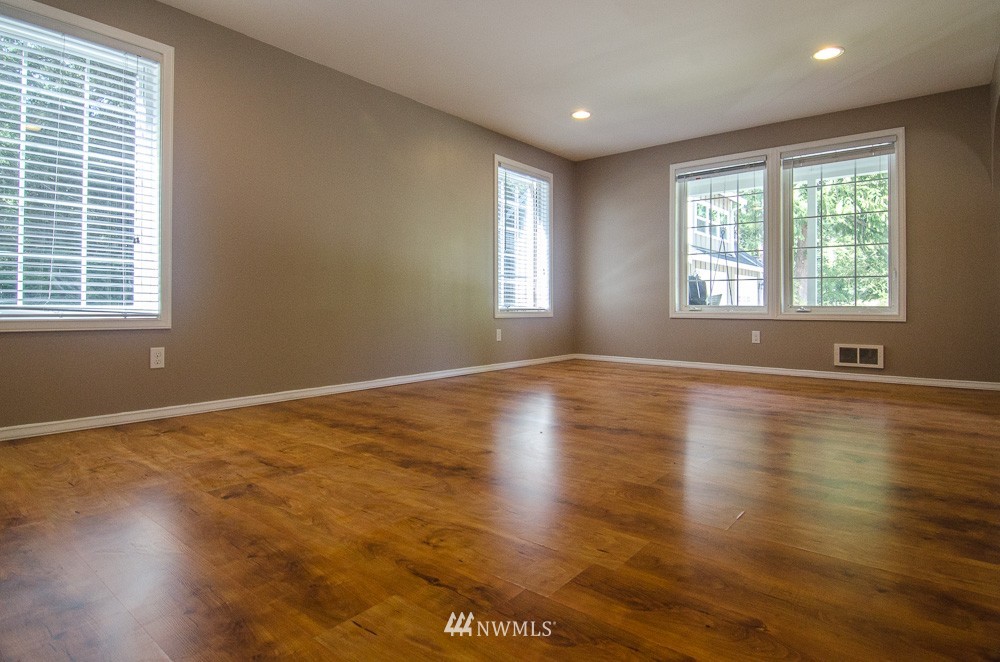 4074 Deer Lake Road Clinton, WA 98236 - Photo 5 of 21 Gallery Image 5