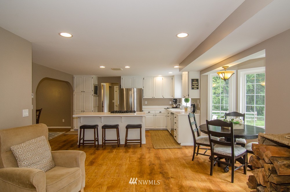 4074 Deer Lake Road Clinton, WA 98236 - Photo 10 of 21 Gallery Image 10