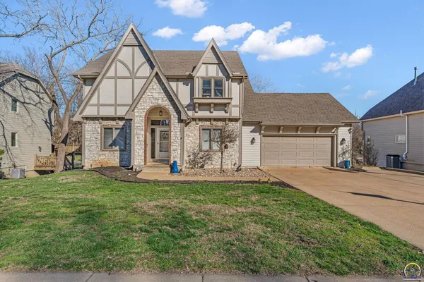 $545,000 | 1116 Oak Tree Drive, Lawrence, KS 66049