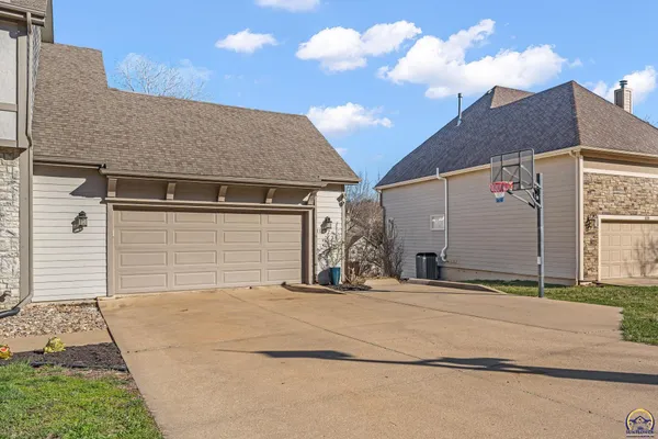 $545,000 | 1116 Oak Tree Drive, Lawrence, KS 66049