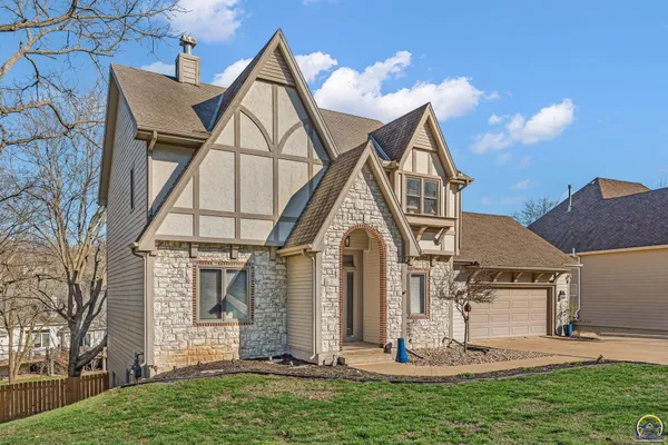 $545,000 | 1116 Oak Tree Drive, Lawrence, KS 66049
