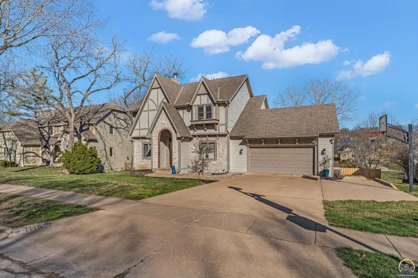 $545,000 | 1116 Oak Tree Drive, Lawrence, KS 66049