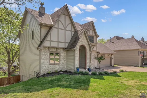 $545,000 | 1116 Oak Tree Drive, Lawrence, KS 66049