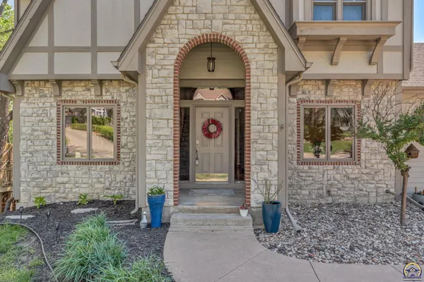 $545,000 | 1116 Oak Tree Drive, Lawrence, KS 66049