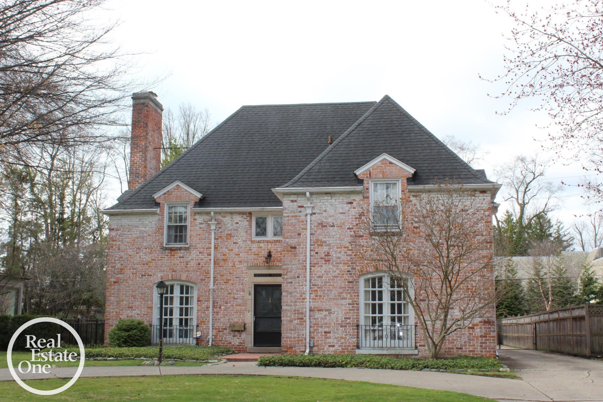 93 Moran Road Grosse Pointe, MI 48236 - Photo 1 of 71 50177408-859f0c29-7e36-454b-b94b-90b09ee437a7.JPG