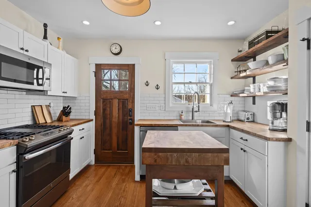 $459,000 | 472 Hill Green Lake, Green Lake, WI 54941