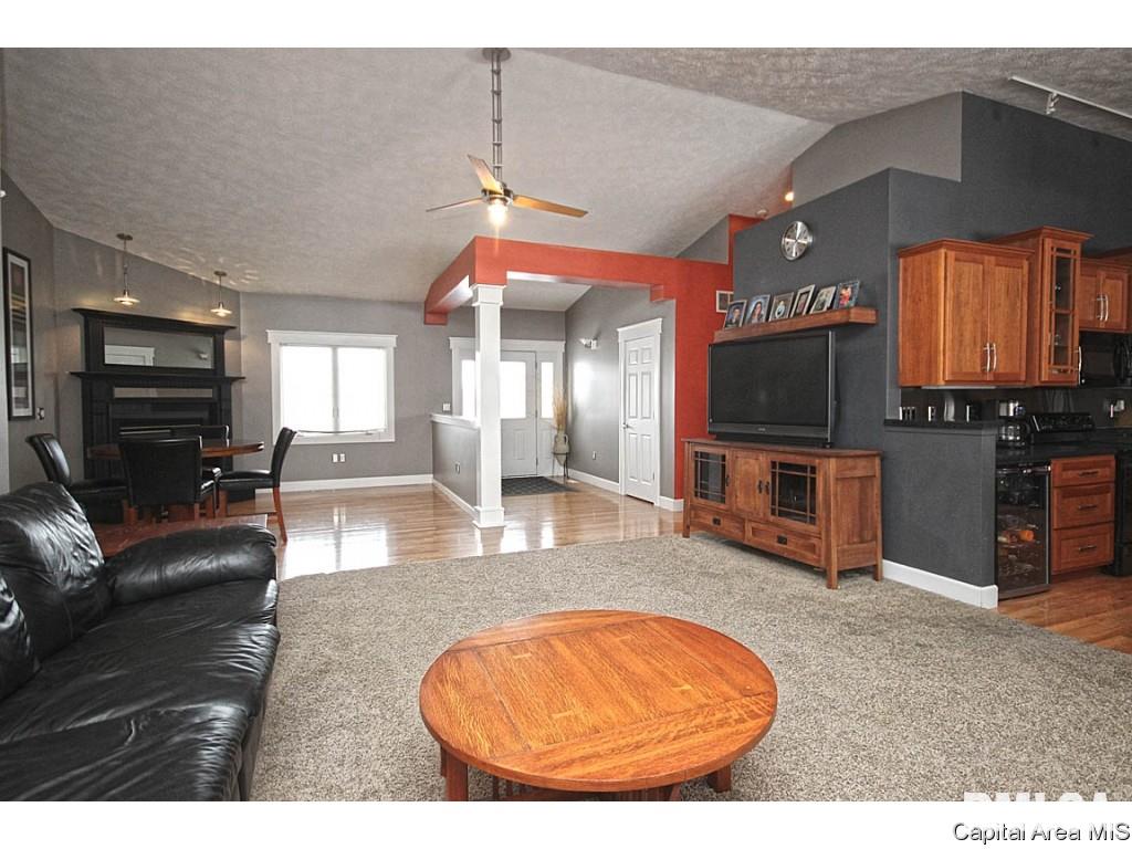 4890 County Road 6 1/4 South Rochester, IL 62563 - Photo 4 of 36 Gallery Image 4