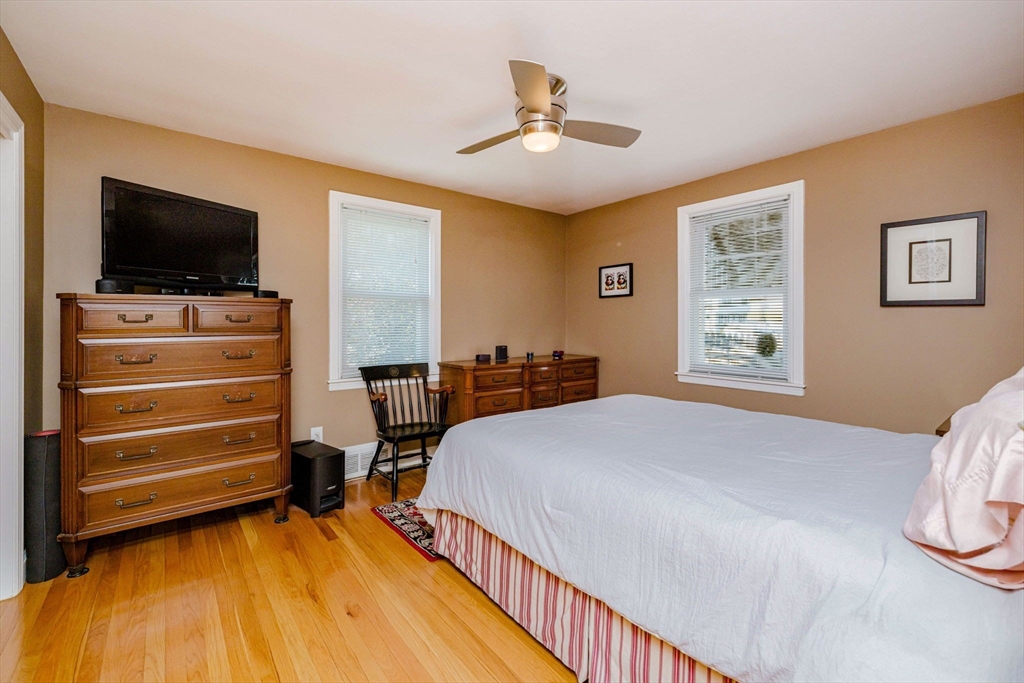 156 Harris Street Pawtucket, RI 02861 - Photo 17 of 41