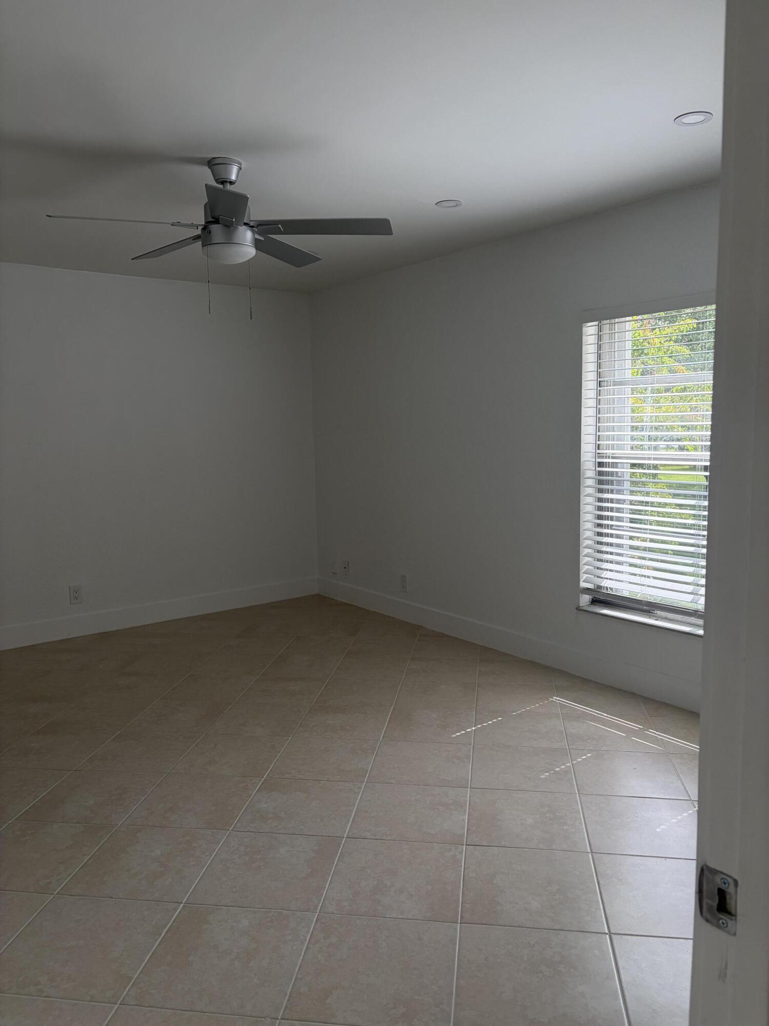 2900 Fiore Way Delray Beach, FL 33445 - Photo 7 of 37 IMG_1271