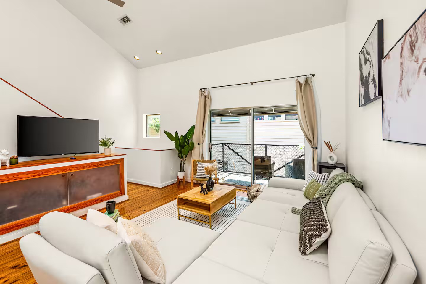 712 Ruthven Street Houston, TX 77019 - Photo 7 of 32 *Staged prior