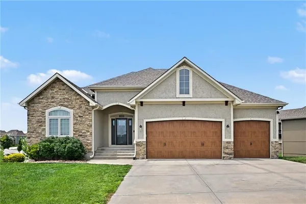 $575,000 | 9000 North Seymour Avenue, Kansas City, MO 64153