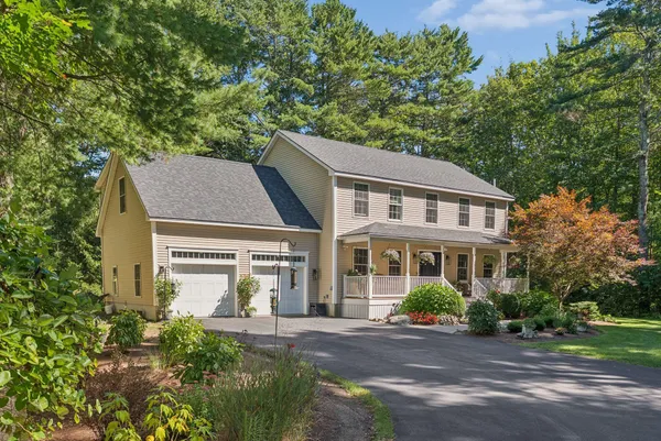 $949,000 | 2 Beacon Street, Kennebunk, ME 04043