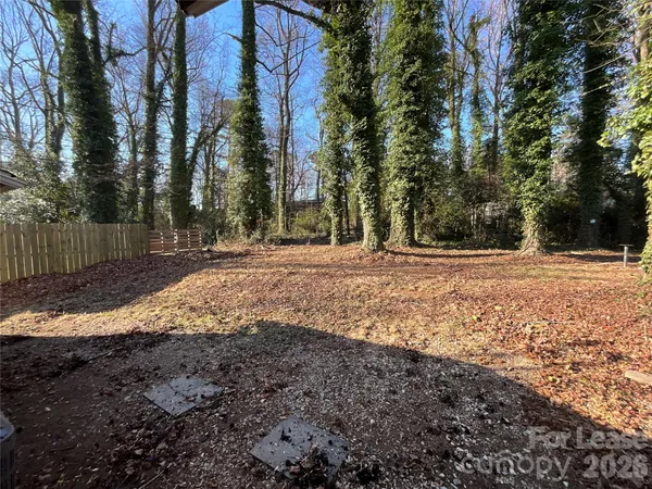 $1,250 | 520 Blendwood Drive, Charlotte, NC 28215