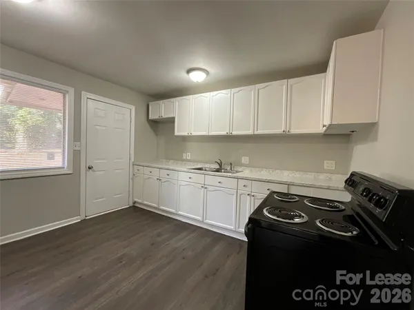 $1,250 | 520 Blendwood Drive, Charlotte, NC 28215