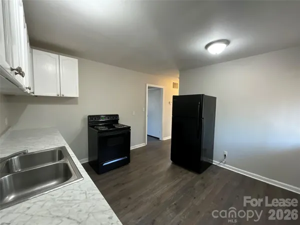 $1,250 | 520 Blendwood Drive, Charlotte, NC 28215