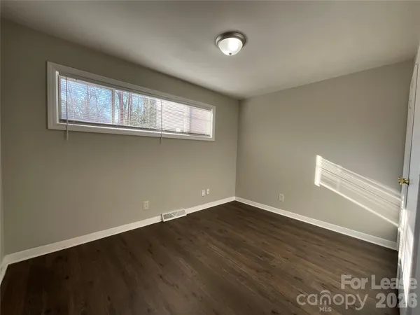 $1,250 | 520 Blendwood Drive, Charlotte, NC 28215