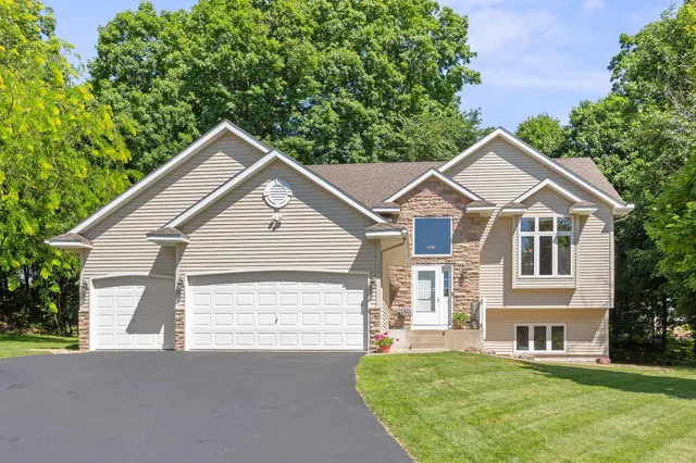 $370,000 | 911 Hazelwood Court, Buffalo, MN 55313