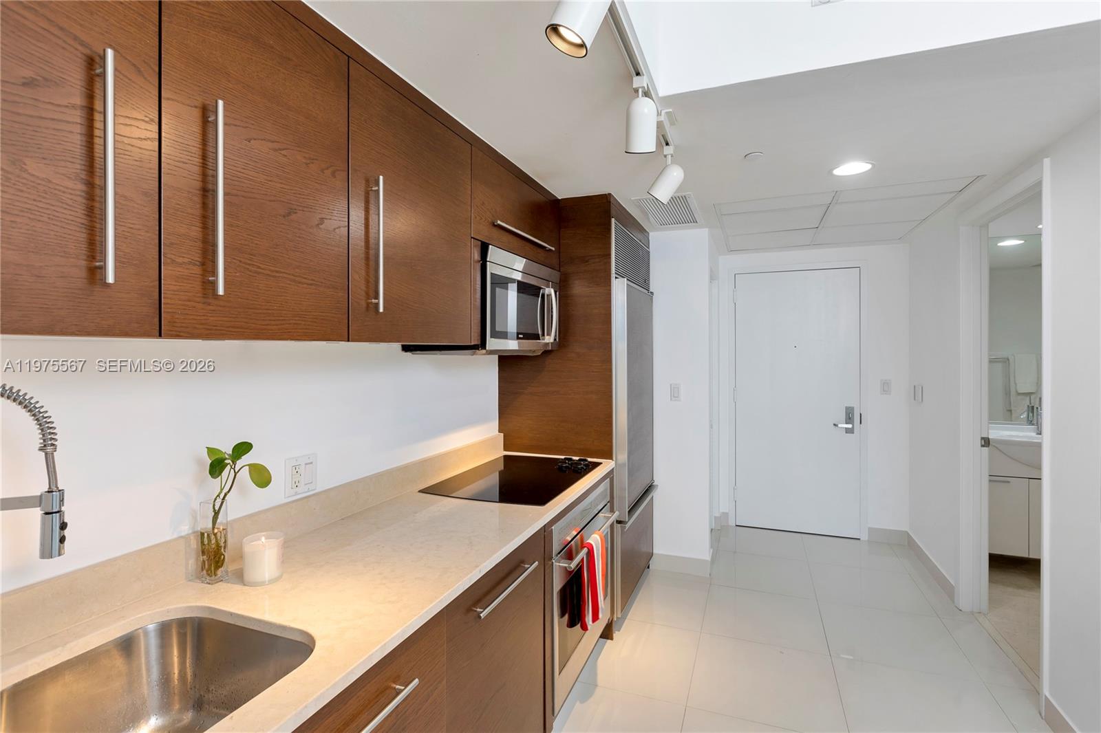 475 Brickell Avenue, Unit 1010 Miami, FL 33131 - Photo 11 of 21