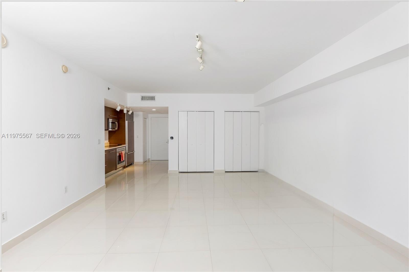 475 Brickell Avenue, Unit 1010 Miami, FL 33131 - Photo 7 of 21