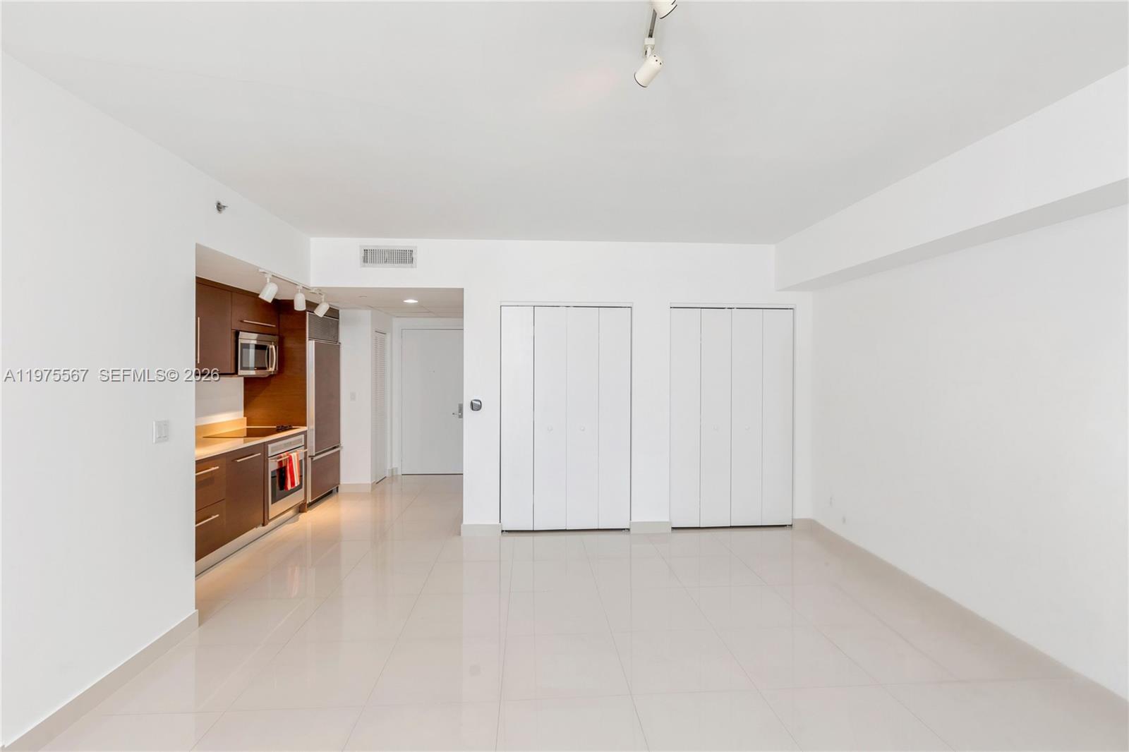 475 Brickell Avenue, Unit 1010 Miami, FL 33131 - Photo 9 of 21