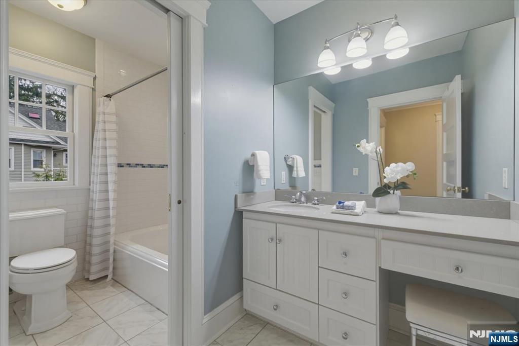 157 Melrose Place Ridgewood, NJ 07450 - Photo 11 of 43