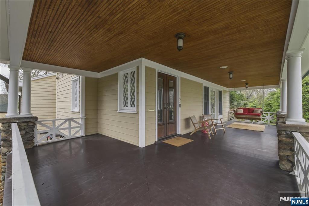 157 Melrose Place Ridgewood, NJ 07450 - Photo 36 of 43