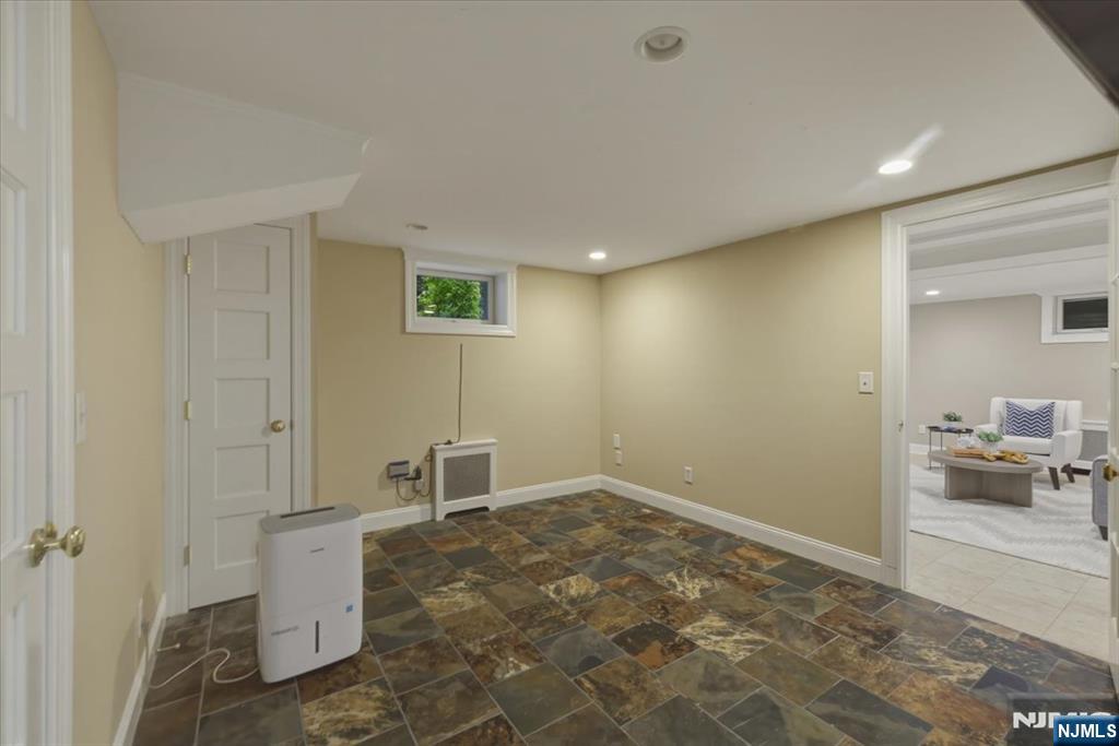 157 Melrose Place Ridgewood, NJ 07450 - Photo 4 of 43