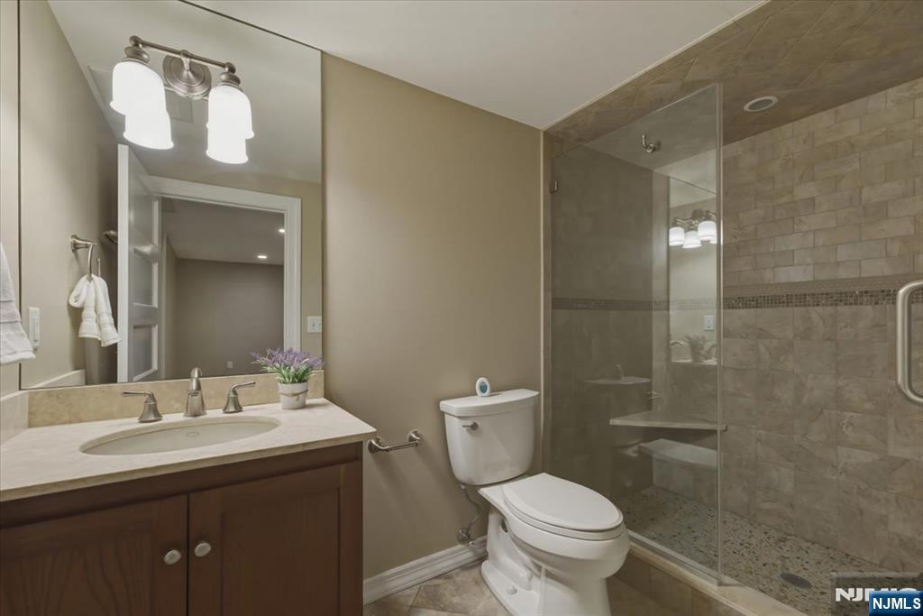 157 Melrose Place Ridgewood, NJ 07450 - Photo 5 of 43