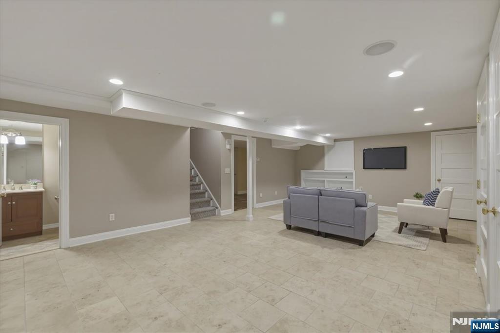 157 Melrose Place Ridgewood, NJ 07450 - Photo 7 of 43