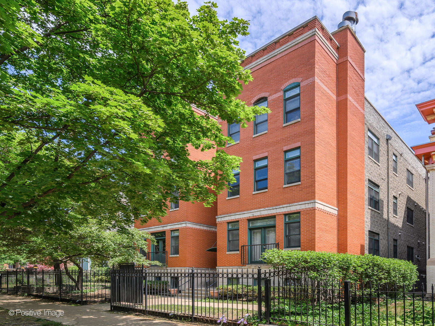 4315 North Kenmore Avenue, Unit 1N Chicago, IL 60613 - Photo 2 of 27 front view of a building
